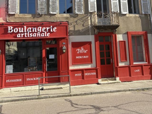 Local tous commerces avec possibilité d’acquérir les murs à MERCUREY 71