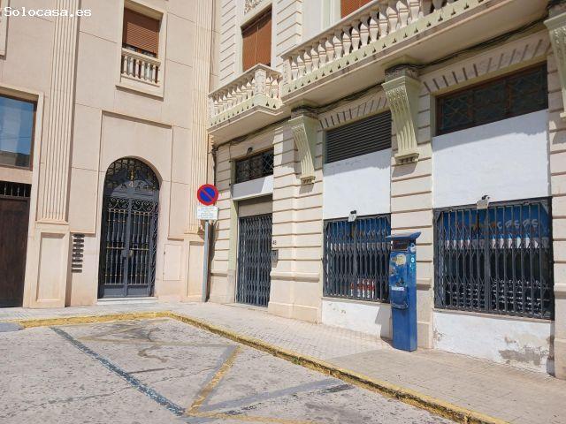 Local ubicado estratégicamente Frente al Ayuntamiento de Oliva