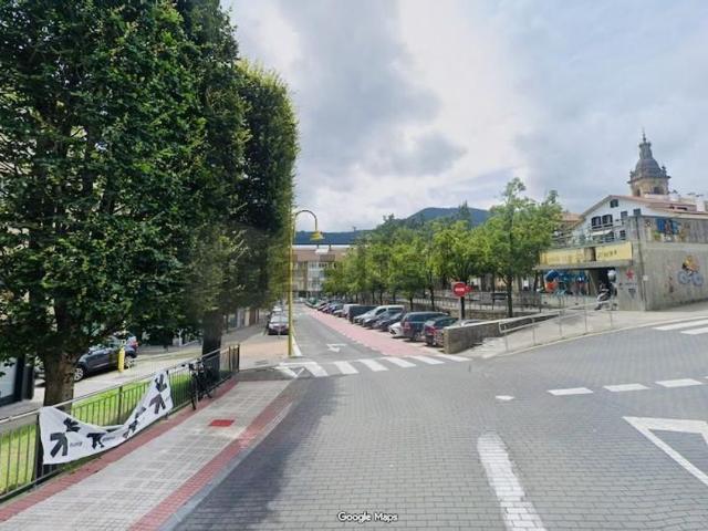 Local, Usurbil