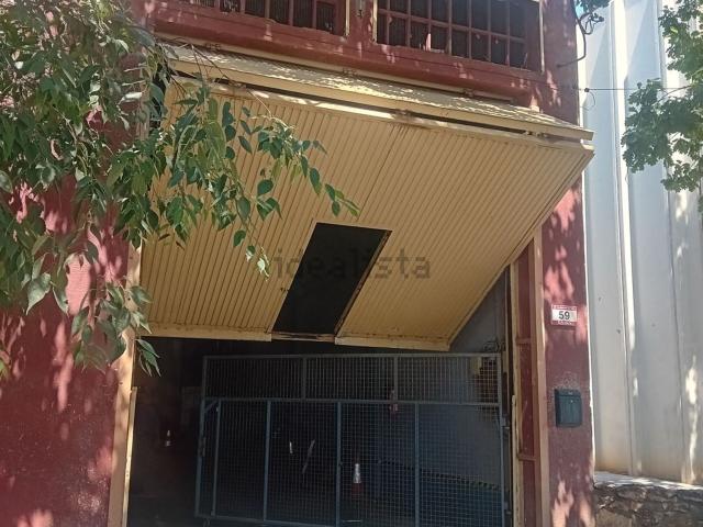 Local, Valls