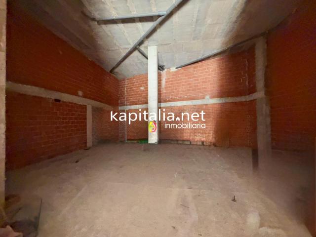LOCAL VENTA EN PLENA AVENIDA Y FRENTE ZONA VERDE