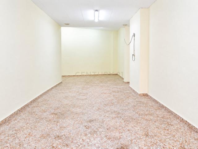 Local versátil con altillo en buena zona de Ontinyent – 45.000 €