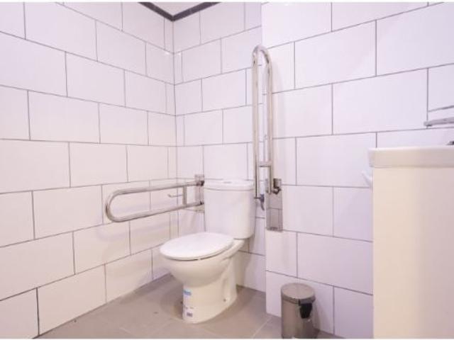 Local versátil de 120m² con accesibilidad Total