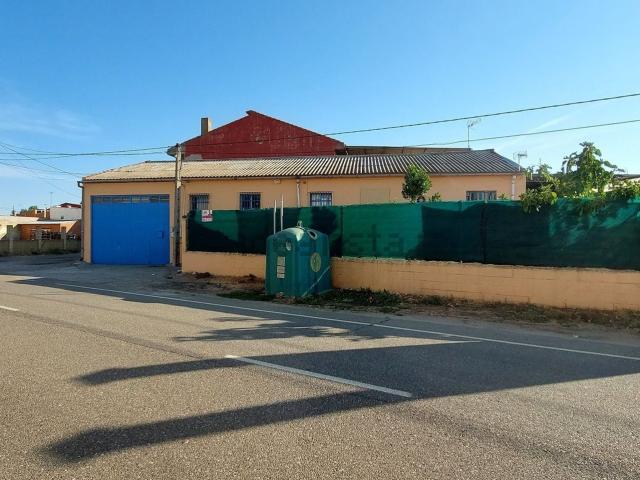 Local, Villanueva de Azoague