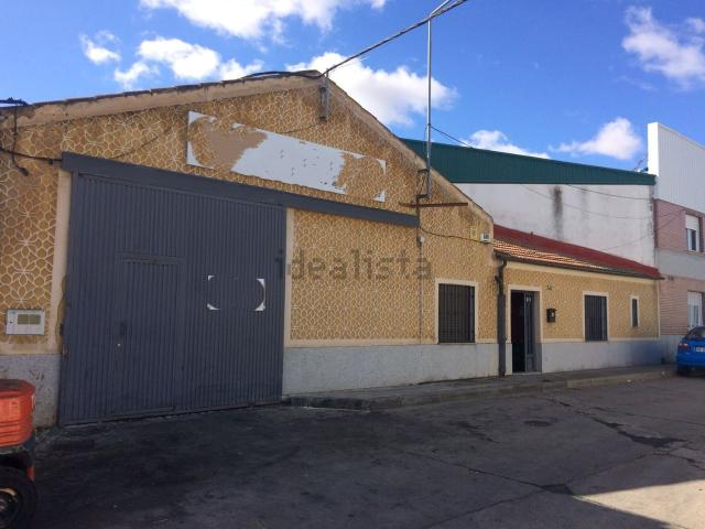 Local, Villares de la Reina