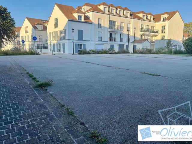 Local Voisins Le Bretonneux 80 m2