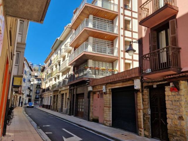 Local, Zarautz
