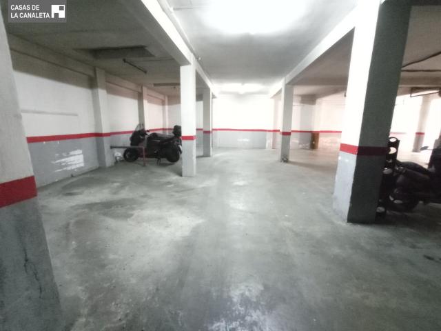 LOCAL AMPLIO ACTUALMENTE ACONDICIONADO COMO GARAJE JUNTO AVDA CID