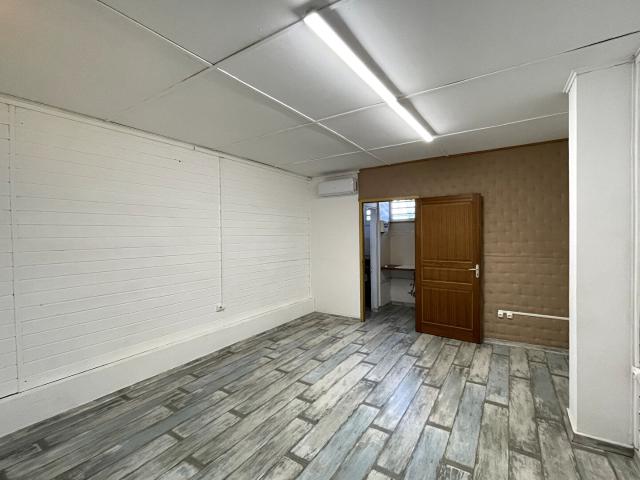 Local à louer 43 m2 en centre ville de Saint Pierre