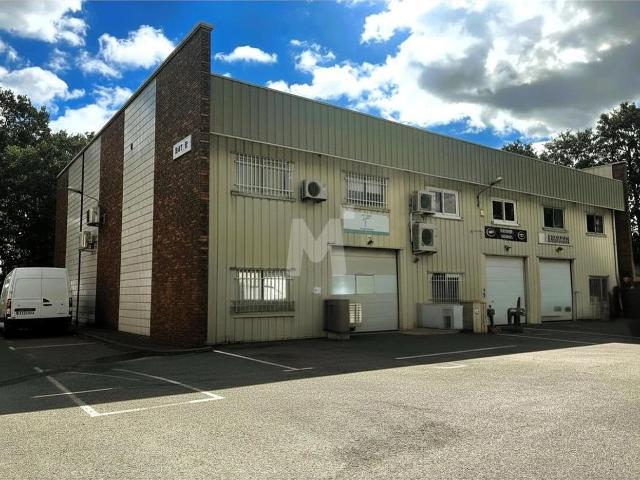 Local activité bureaux à vendre Évry Proche A6 et RER