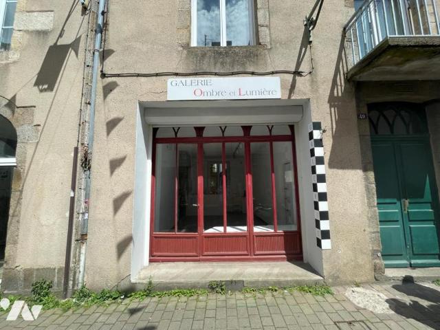 Local activités à louer à, €