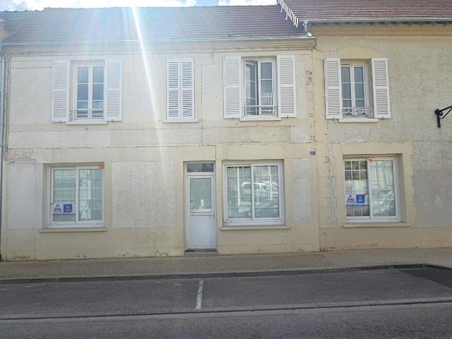 Local activités à louer à, €