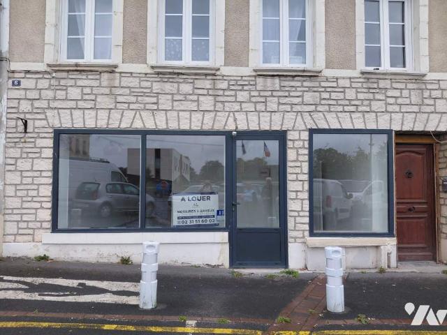 Local activités à louer à, €