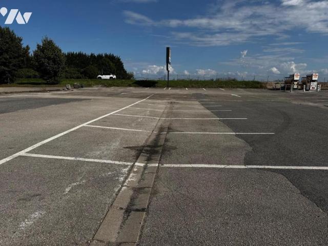Local activités à louer à Tavaux, Bourgogne Franche Comté, 470000€