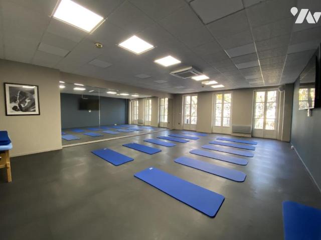 Local activités en vente à, 460000€
