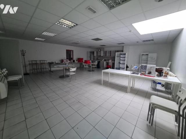 Local activités en vente à, 650000€