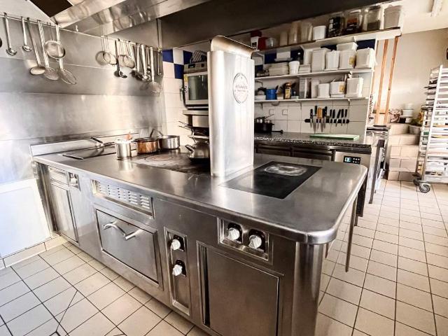 Local activités à louer à Gap, Provence Alpes Côte d'Azur, 702000€