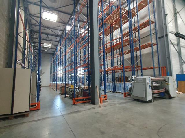 Local activités en vente à, 800000€
