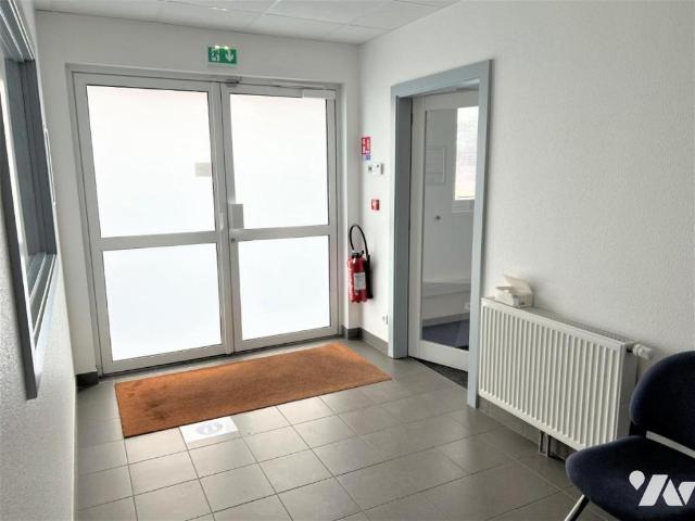 Local activités à louer à Anould, Grand Est, 840000€