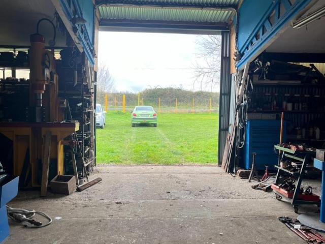 Local activités à louer à Parçay sur Vienne, Centre Val de Loire, 90100€