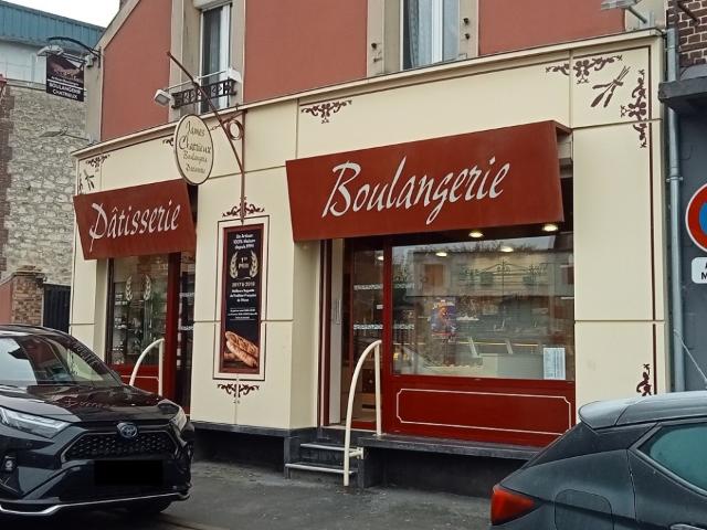 Local activités en vente à, 102300€