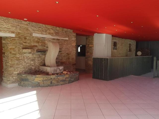 Local activités en vente à Gourin, Bretagne, 131102€