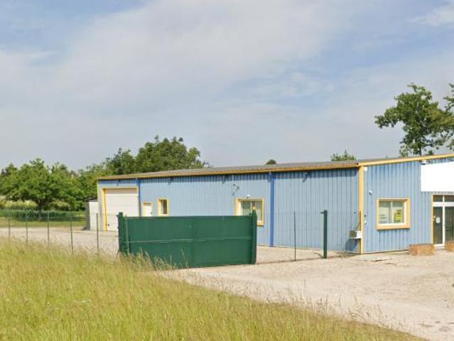 Local activités en vente à, 225000€