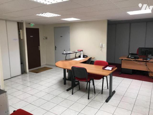 Local activités à louer à Besançon, Bourgogne Franche Comté, 320250€
