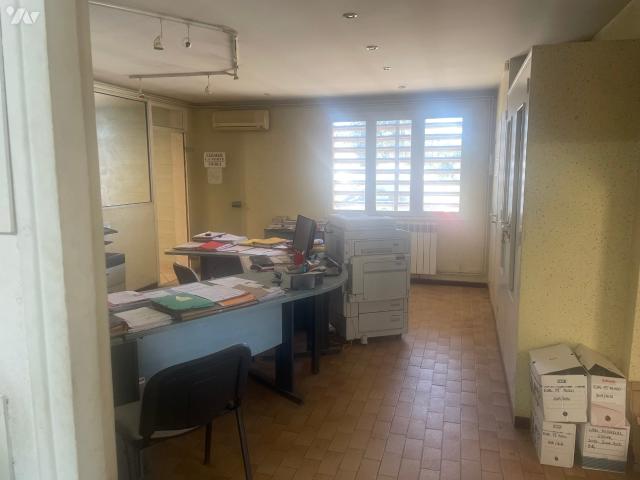 Local activités en vente à, 320000€