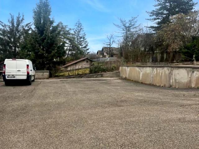 Local divers en vente à Oyonnax, Auvergne Rhône Alpes, 330000€
