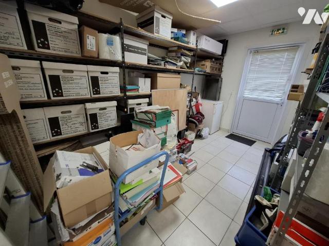 Local activités en vente à Saintes, Nouvelle Aquitaine, 355000€