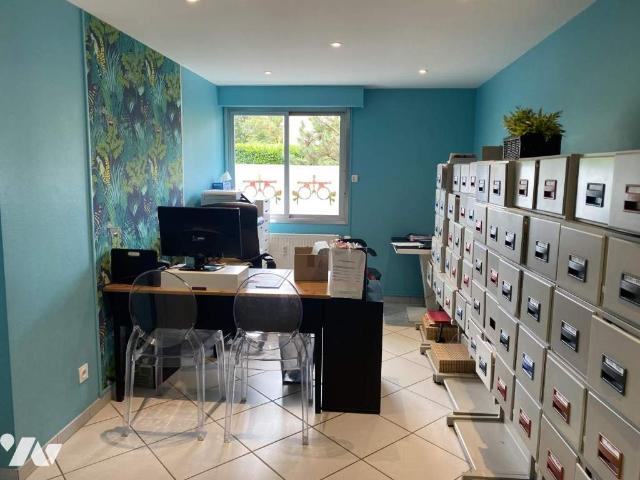 Local activités en vente à, 340000€
