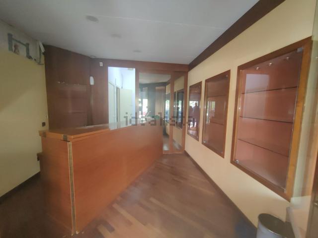Local, Abrera