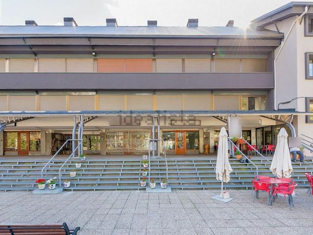 Local, Aísa