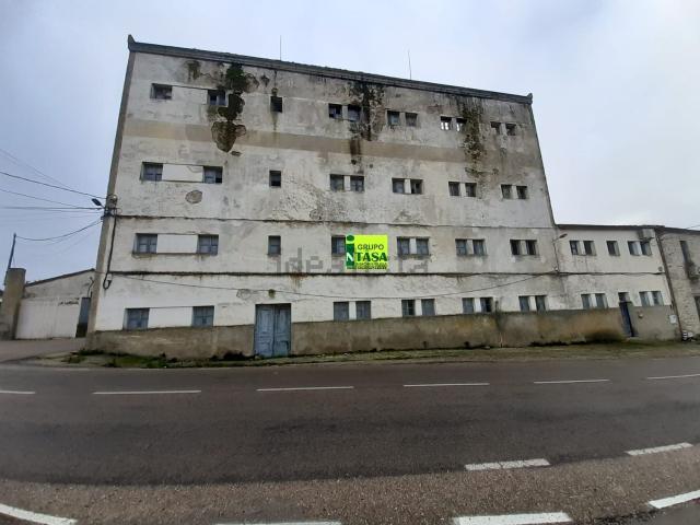 Local, Almeida