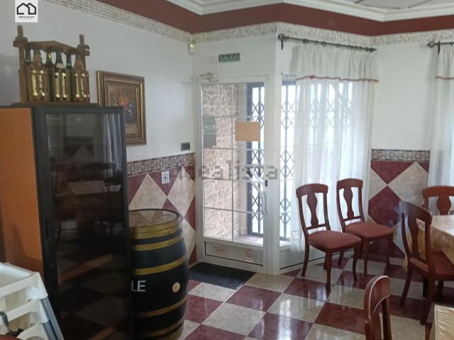 Local, Almoradí