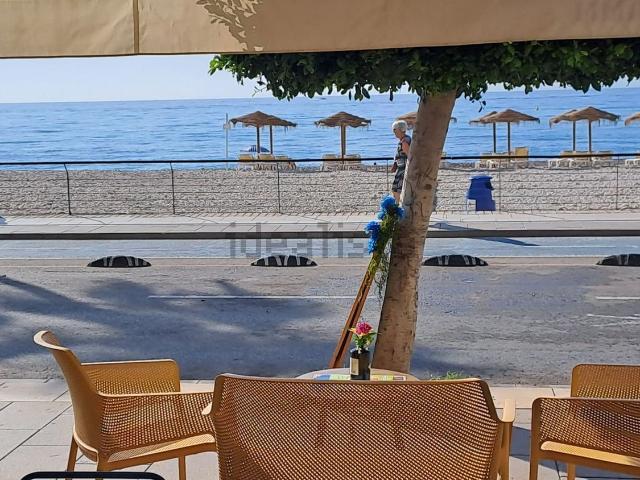 Local, Altea