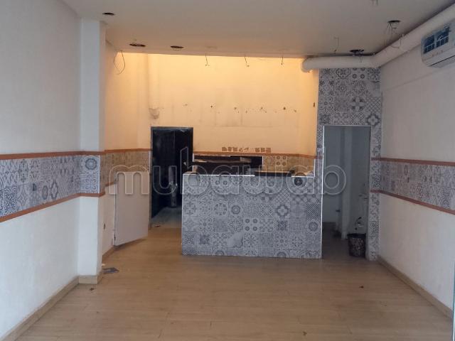 Local aménagé autorisé snack jus au quartier 2mars