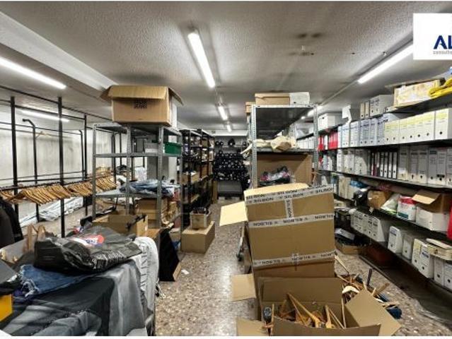 Local amplio en alquiler con sótano | Zona comercial activa Valencia