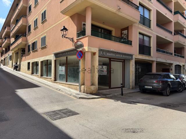 Local, Andratx