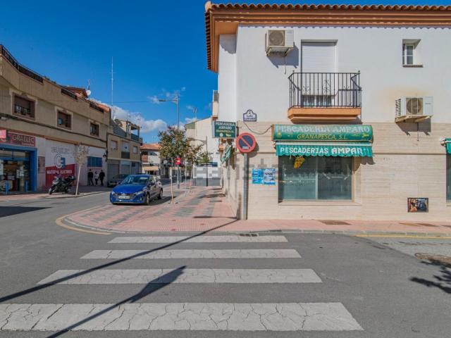 Local, Armilla