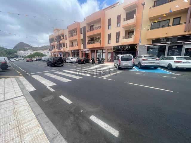 Local, Arona