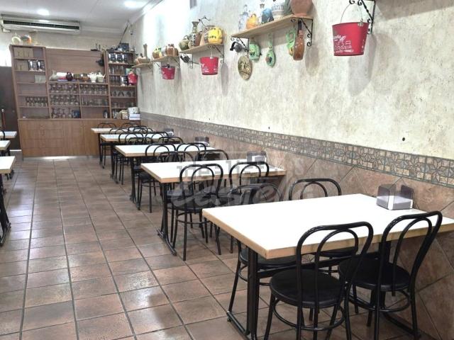 Local, Argentona