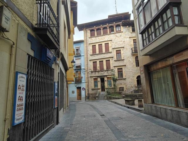 Local, Arrasate o Mondragon