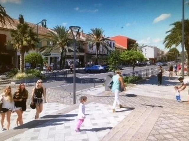 2 LOCAUX CENTRE ET BORD DE MER EMPLACEMENT DE PREMIER ORDRE