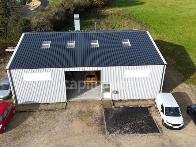 Local artisanal 275 m2 de 2018 isolation phonique sur axe N10 avec visibilité