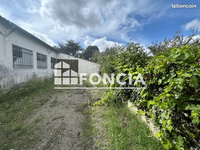 Local Artisanal de 90M2 environ sur une parcelle de 270m2