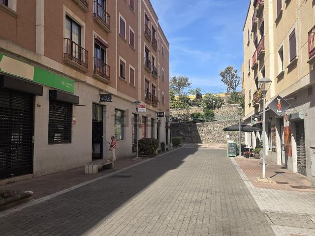 Local, Arucas