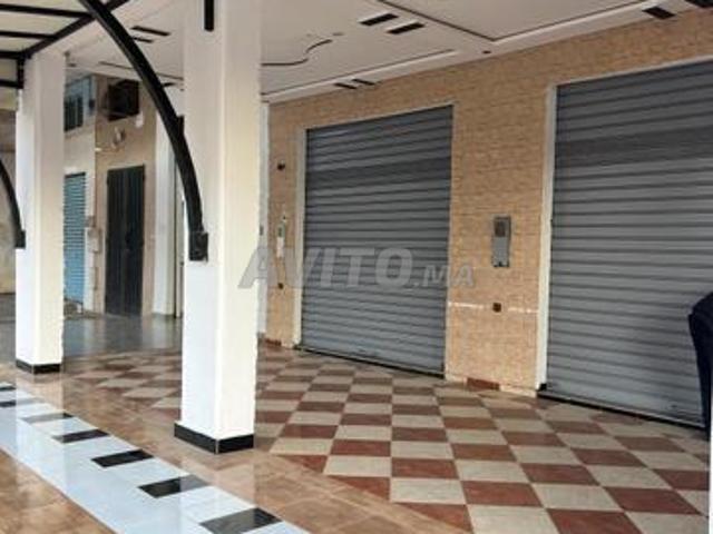 Local avec mezzanine emplacement stratégique