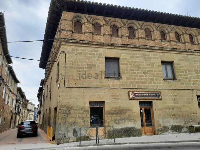 Local, Ayerbe